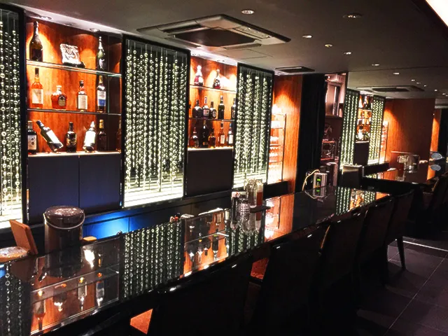 三宮ラウンジ Danke-ダンケ ギャラリー カウンター